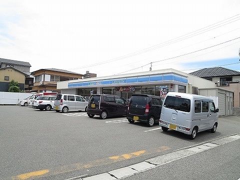 近くのローソン徳島中前川町店様まで450m（徒歩6分）