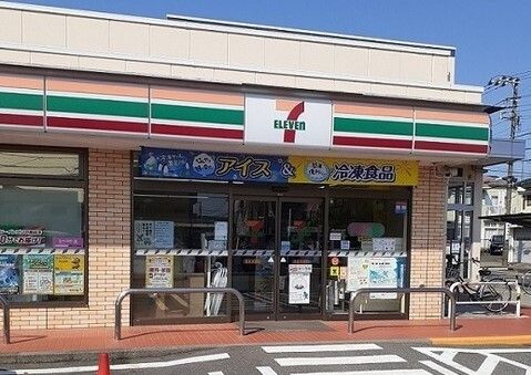 近くのセブンイレブン鎌倉津西店まで102m（徒歩2分）