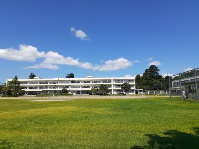 近くの小学校まで600m（徒歩8分）