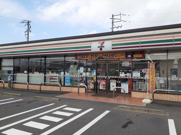 近くのコンビニまで750m（徒歩10分）