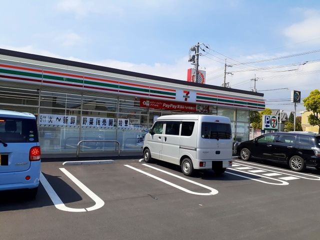 近くのコンビニまで750m（徒歩10分）