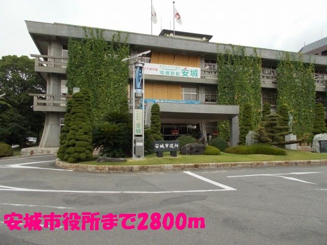 近くの役所まで2,800m（徒歩35分）