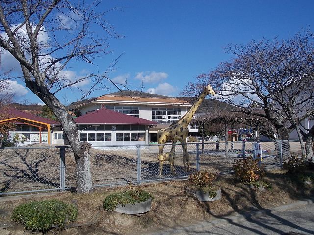 近くの第一幼稚園まで2,500m(徒歩32分)