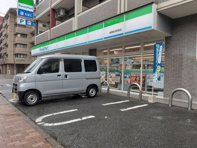 近くのファミリーマート福岡姪浜駅南店まで190m(徒歩3分)