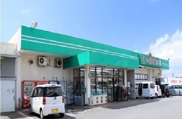 近くのタウンプラザかねひで読谷店まで2,500m（徒歩32分）