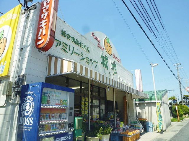 近くのスーパーまで750m（徒歩10分）
