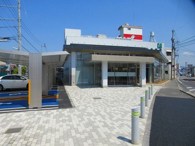 近くの伊予銀行余戸支店様まで900m（徒歩12分）