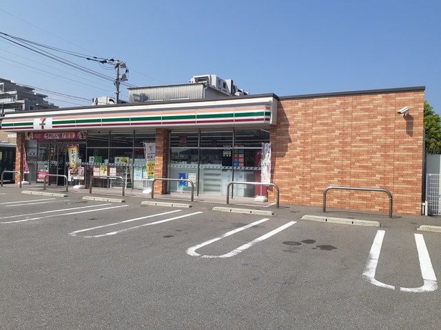 近くのセブンイレブン福岡下山門通り店まで600m(徒歩8分)