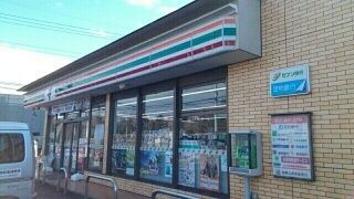 近くのセブンイレブン日産前店まで410m（徒歩6分）