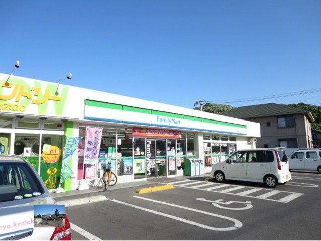 近くのファミリーマート倉敷東町店まで1,100m（徒歩14分）
