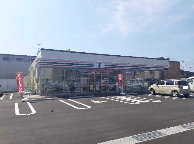 近くのセブンイレブン高岡宮田町店まで120m(徒歩2分)