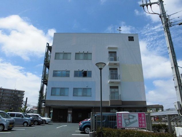 近くの佐倉市志津出張所まで400m（徒歩5分）