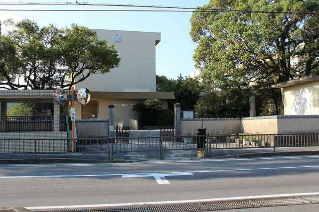 近くの長松小学校まで1,700m（徒歩22分）