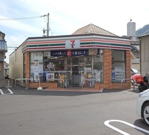 近くのセブンイレブンまで900m（徒歩12分）