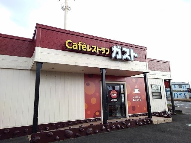 近くの飲食店まで290m（徒歩4分）