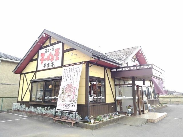 近くの飲食店まで500m（徒歩7分）