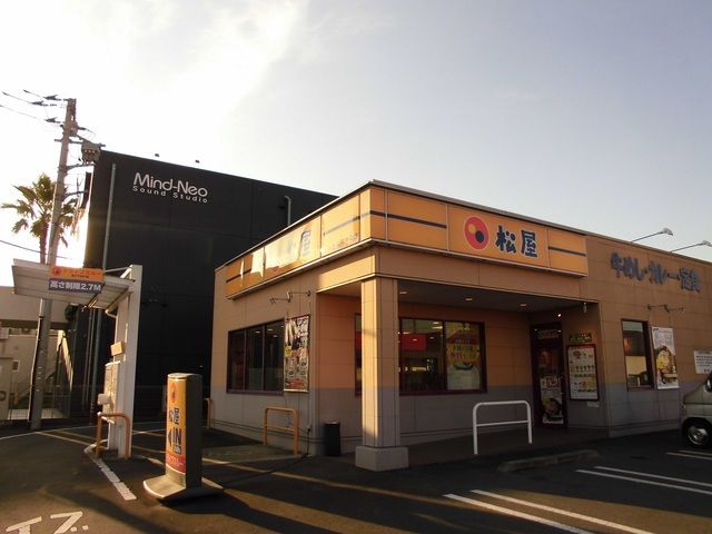 近くの飲食店まで230m（徒歩3分）