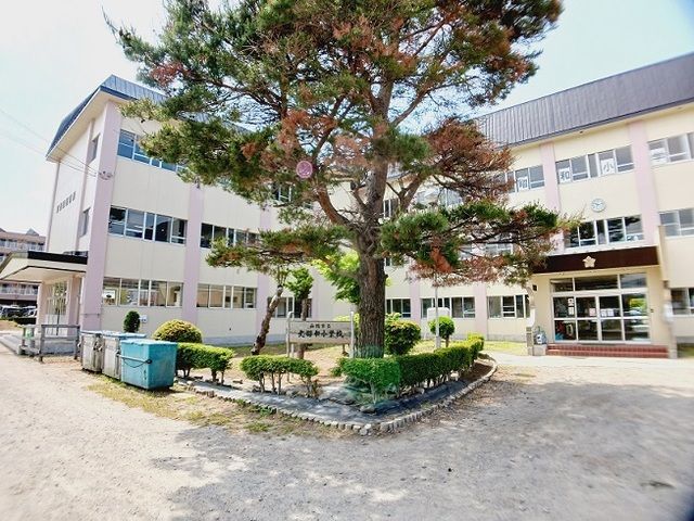 近くの函館市立北昭和小学校まで450m（徒歩6分）