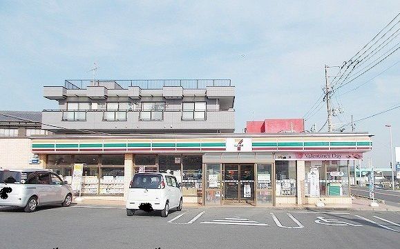 近くのセブンイレブンまで179m（徒歩3分）