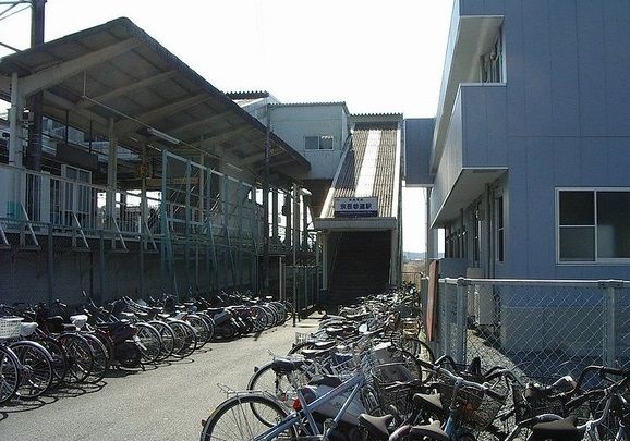 近くの駅まで750m（徒歩10分）