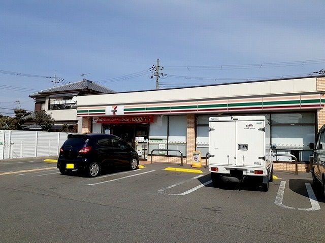 近くのセブンイレブン明石鳥羽店まで300m(徒歩4分)
