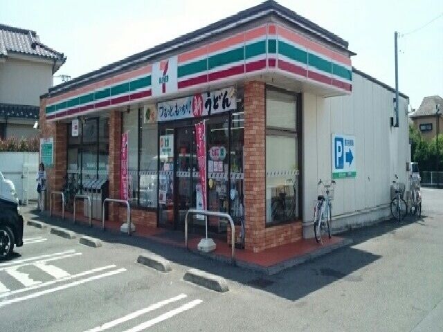 近くのセブンイレブンまで450m（徒歩6分）