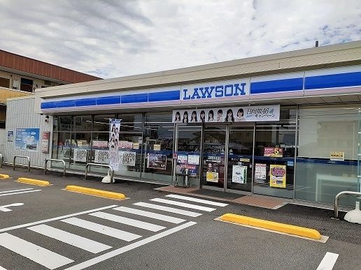 近くのローソン向江町店まで350m（徒歩5分）