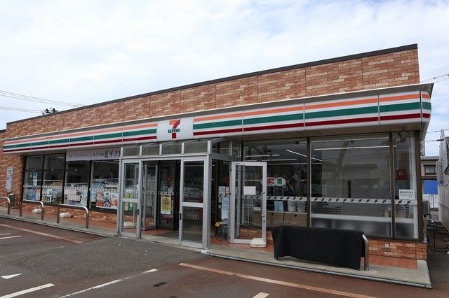 近くのセブンイレブン稲田店まで270m（徒歩4分）