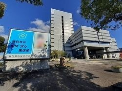 近くの役所まで2,400m（徒歩30分）