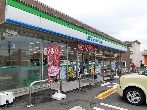 近くのファミリーマート江良町まで900m（徒歩12分）