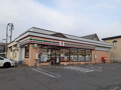 近くのセブンイレブンまで600m（徒歩8分）