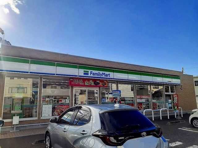 近くのファミリーマート石巻新橋店まで350m（徒歩5分）