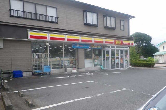 近くのデイリーヤマザキまで550m（徒歩7分）