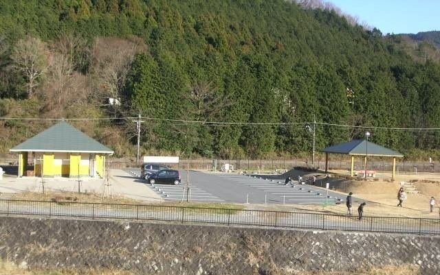 近くのあしがらふれあい公園まで1,100m（徒歩14分）