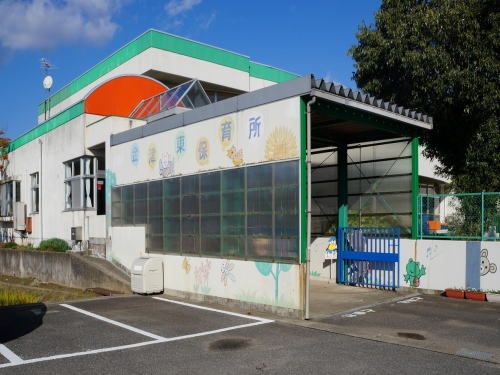 近くの金津保育所まで1,200m（徒歩15分）