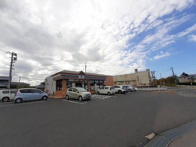 近くのコンビニまで680m（徒歩9分）