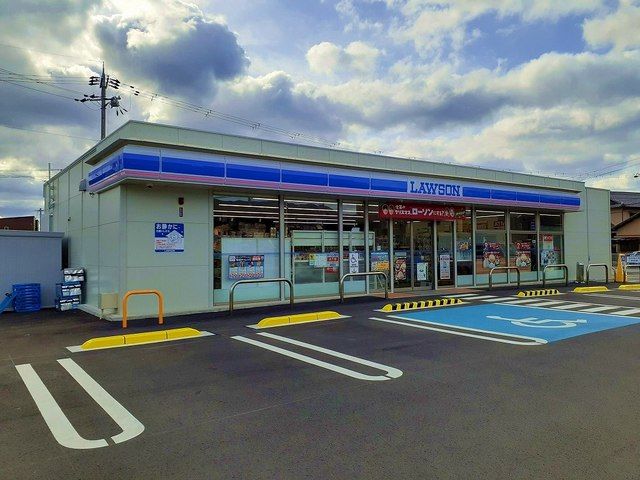 近くのコンビニまで800m（徒歩10分）