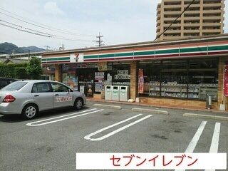 近くのセブンイレブンまで740m（徒歩10分）