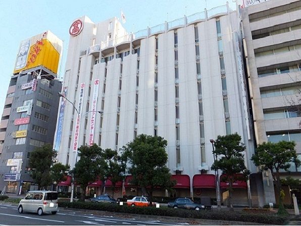 近くの岡山高島屋まで550m（徒歩7分）