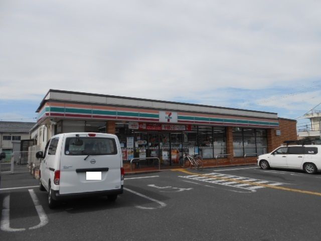 近くのコンビニまで440m（徒歩6分）