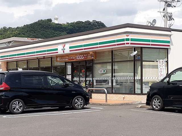 近くのセブンイレブン国分中央4丁目店まで450m（徒歩6分）