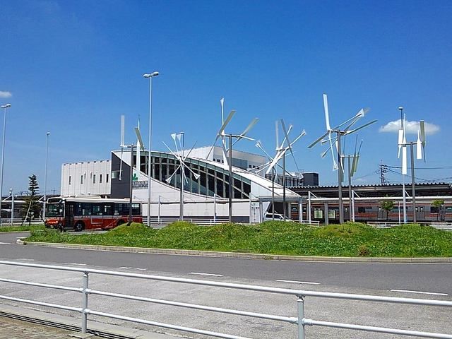 近くのJR武蔵野線吉川美南まで875m（徒歩11分）