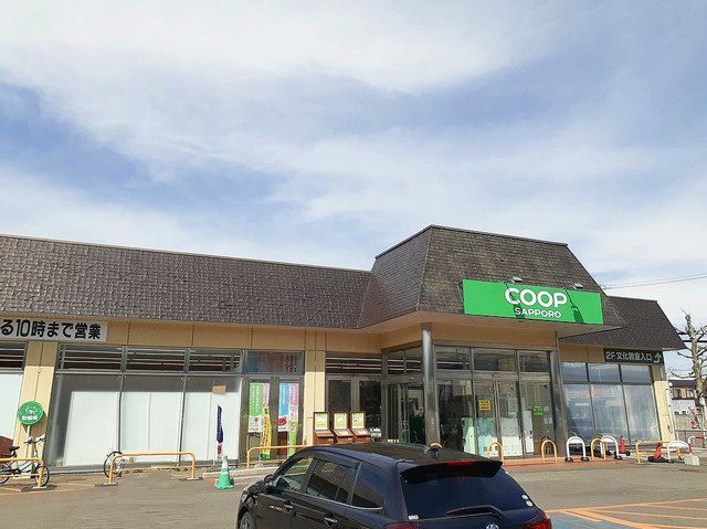 近くのコープさっぽろ新道店まで1,000m（徒歩13分）