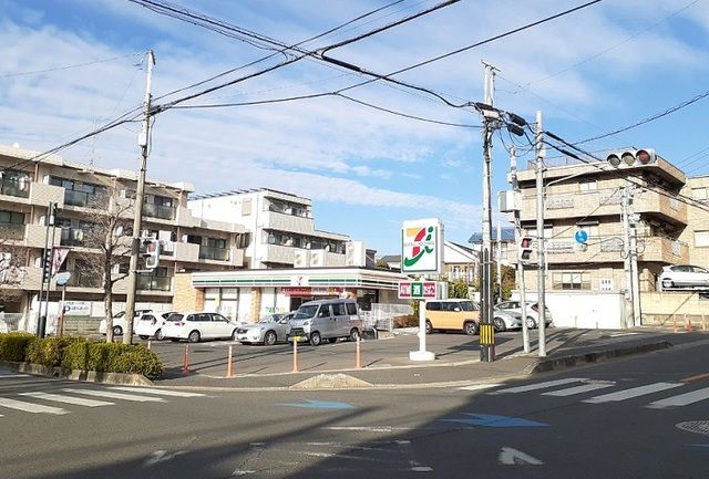 近くのセブンイレブン 南浦和1丁目店まで110m(徒歩2分)