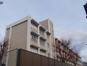 近くの網干西小学校まで300m（徒歩4分）