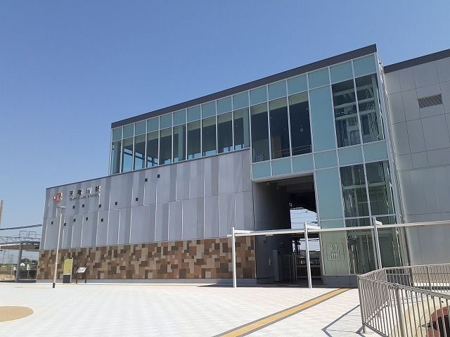 近くのJR天竜川駅まで750m（徒歩10分）