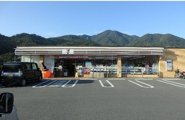 近くのセブンイレブンまで600m（徒歩8分）