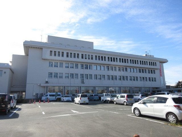 近くの柳川市役所まで1,060m（徒歩14分）