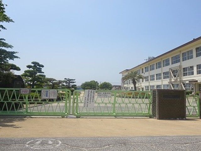 近くの中州小学校まで350m（徒歩5分）