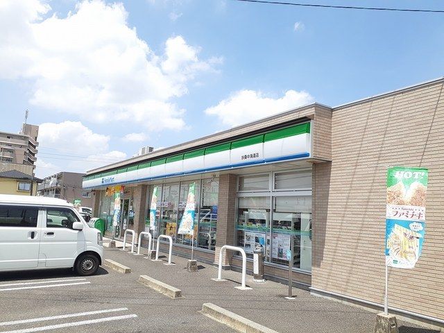 近くのコンビニまで600m（徒歩8分）